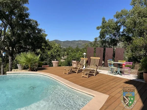Villa De Type 8 Avec Piscine A Debordement Grand Terrain Proche Du Golf De Valcros La Londe Les Maur