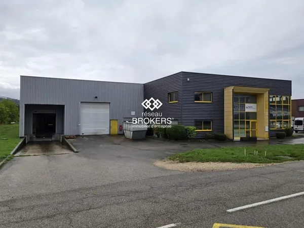 Immeuble industriel 1600 m²