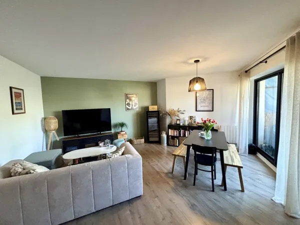 Appartement T3 de 67m2 avec balcon, cave et parking à Caudéran