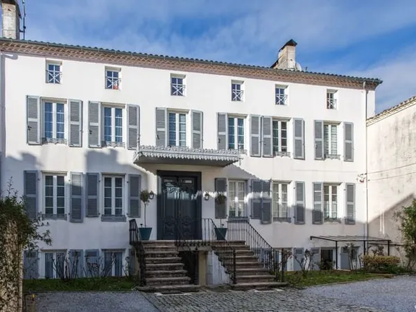 Maison 9 pièces 600 m²