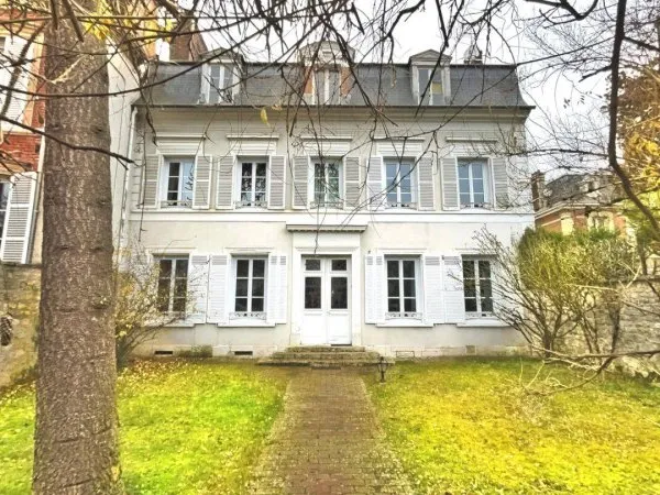 Maison 10 pièces 207 m²