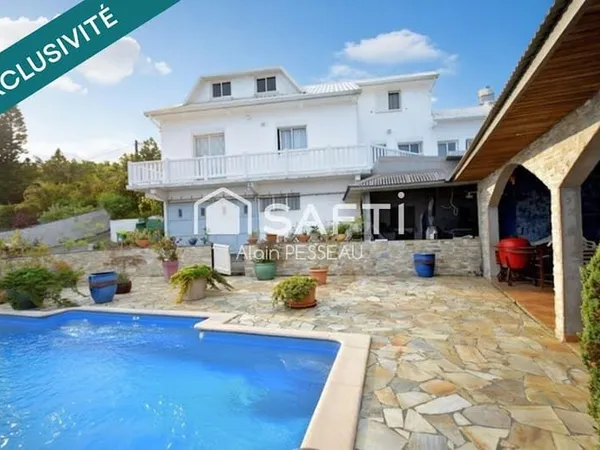 Maison 10 pièces 206 m²