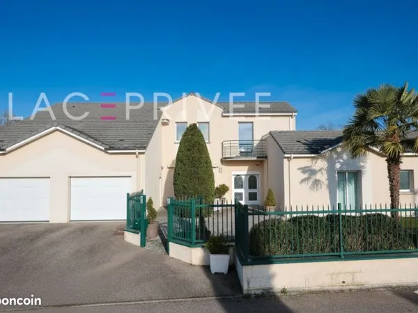 Maison 7 pièces 225 m²