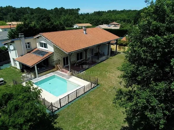 Maison 7 pièces 295 m²
