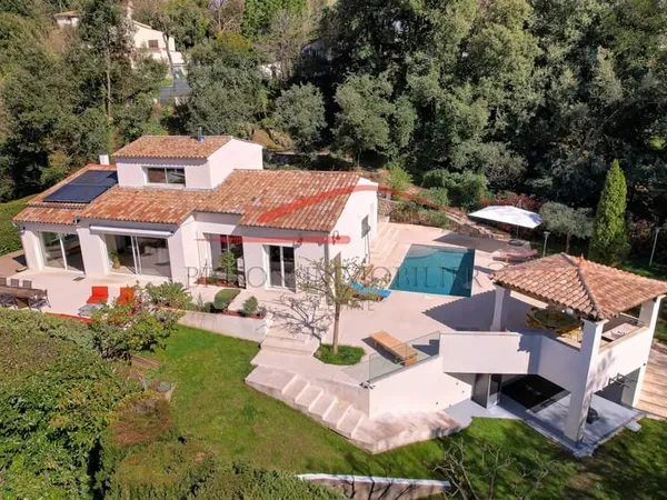 Élégante villa familiale avec studio indépendant et prestati
