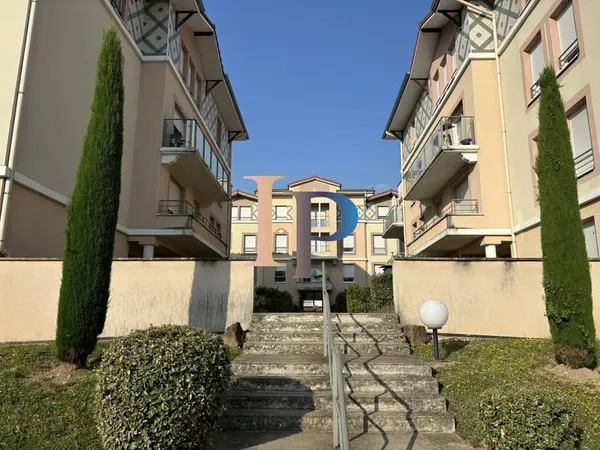 APPARTEMENT AVEC TERRASSE ET GARAGE