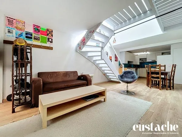 Duplex style loft bénéficiant de 6m de Hauteur sous plafond ca