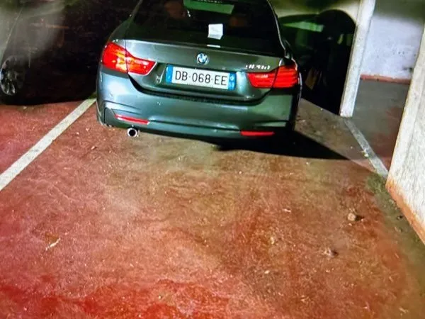 Place de parking en sous-sol sécurisé avec gardien