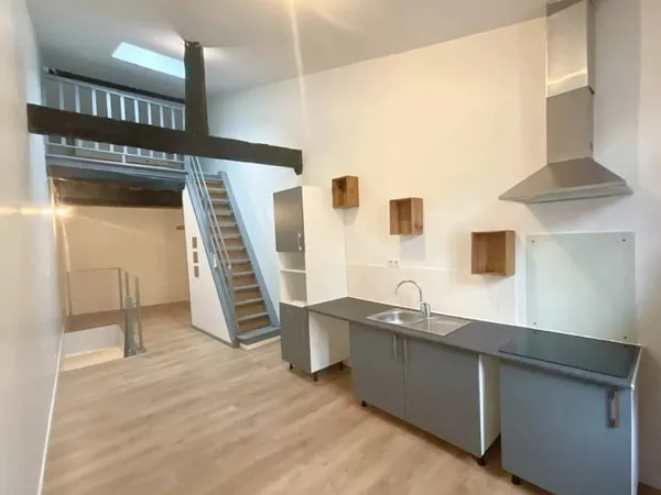 Réalmont centre-ville, appartement climatisé avec garage.