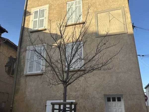 EXCLUSIVITÉ - LE VAL - Immeuble de rapport 2 studios et un T
