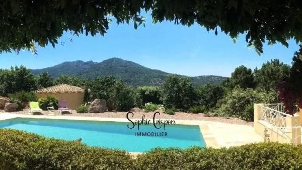 SUPERBE VILLA AVEC PISCINE ET VUE PANORAMIQUE AUX ADRETS