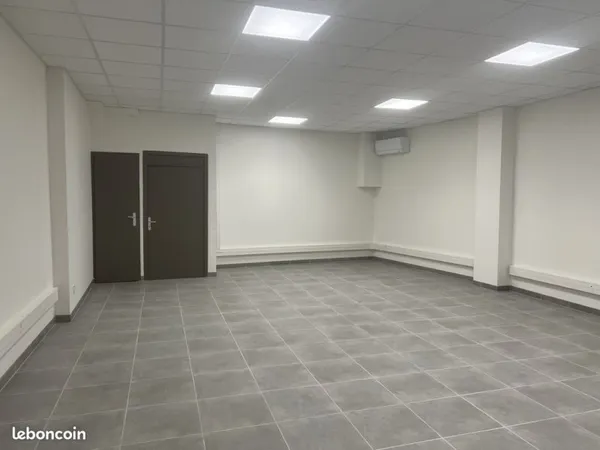 Local commercial à louer à Romans-sur-Isère (26100) - 78 m² - Avenue Duchesne - Vitrine - Climatisat