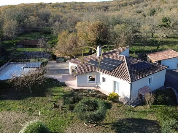 RUOMS BELLE VILLA AVEC PISCINE