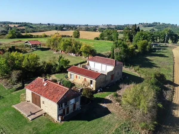 Dpt Gers (32), à vendre proche de LUPIAC- Ensemble de 3 maisons - P6 de 187 m² - Terrain de 29366 m2