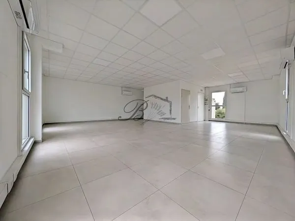 Bureaux 1 pièce 75 m²