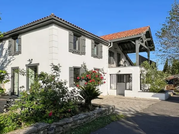 Maison 6 pièces 201 m²
