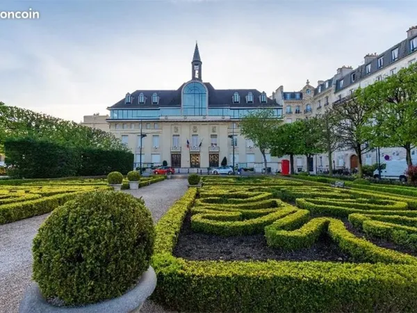 Boutique 130 m² ST MANDE