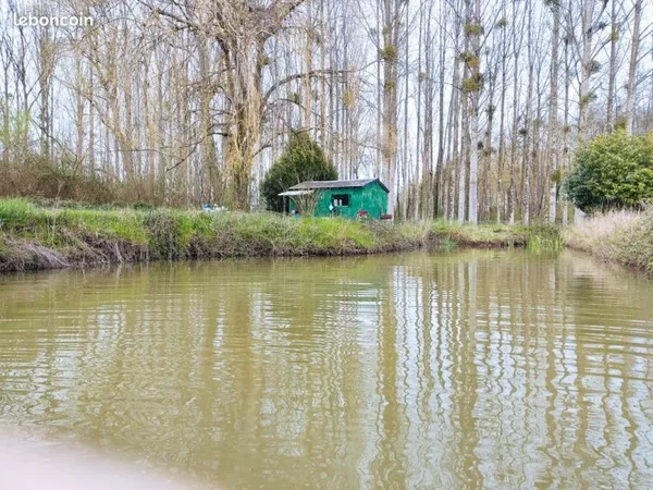 Terrain de loisir 9 800 m² avec étang et peupleraie - secteur Vaas