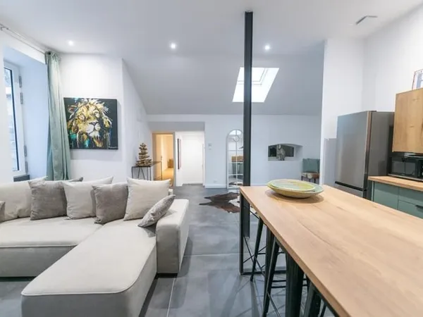 Sublime LOFT rénové et meublé à NEUF avec TERRASSE et PARKING à louer cours Fauriel