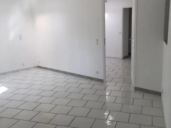 Logement T2 avec cour