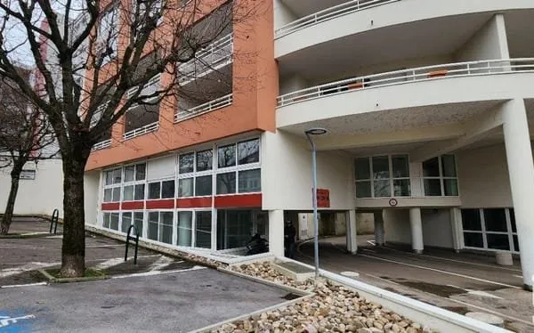 Immeuble commercial 98 m²