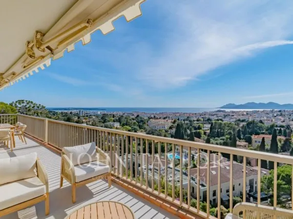 EXCLUSIVITÉ Cannes Californie - Vue mer panoramique pour ce supe