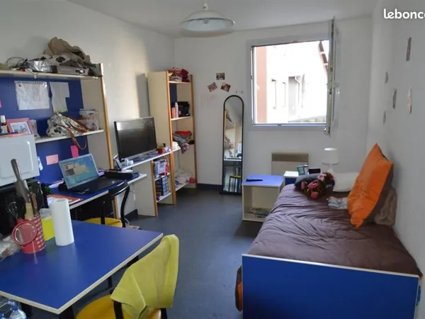 Studio meublé 20 m² - À 300 m du Campus de la Doua & Tram T1/T4 - Disponible 1er mai