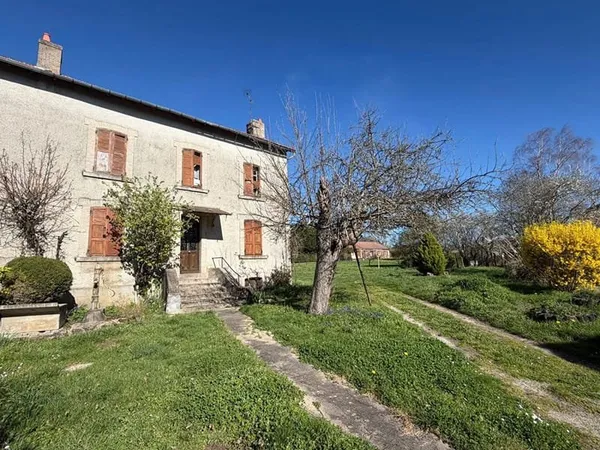 HAUTE-VIENNE -CHATEAUPONSAC -Maison à rénover avec jardin attenant.
