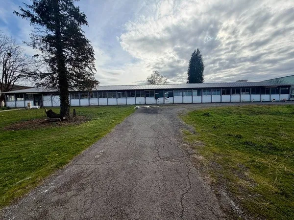Dpt Hautes Pyrénées (65), à vendre TARBES Bâtiment