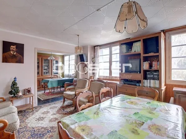 Saint-Agne - Appartement familial 5 pièces à rénover avec balcon, cave et garage