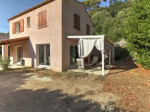 Saint-Martin-du-Var//Maison 5 Pièces//104 m²