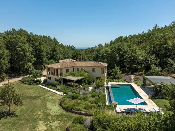 Maison 5 pièces 391 m²
