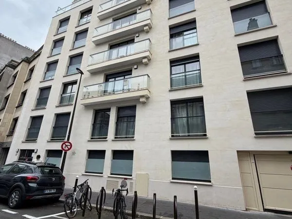 Emplacement de parking moto