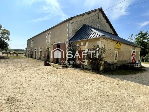 Centre Equestre et maison à Niherne