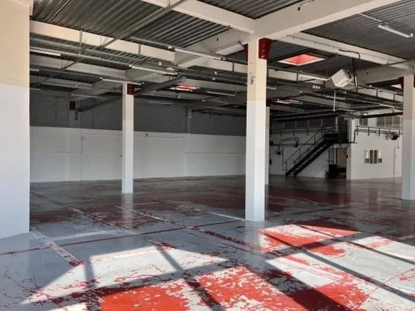Local d'activité 854 m²