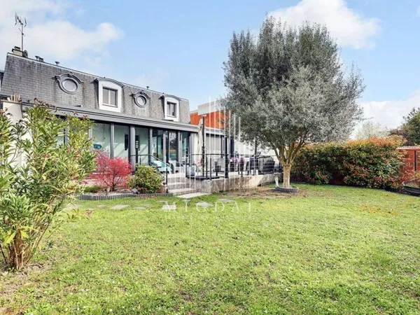 Maison 8 pièces 270 m²