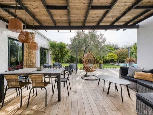 Maison 6 pièces 240 m²