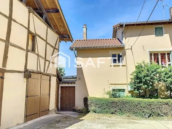 Maison avec dépendance au centre de Pont-de-Veyle