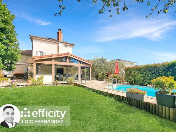 Maison 8 pièces 260 m²