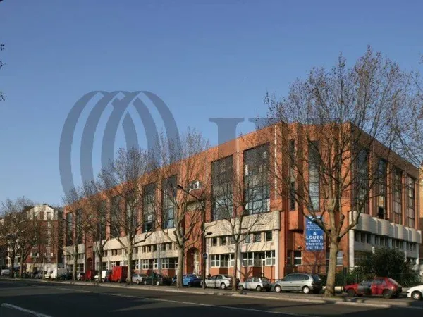 Local d'activité 751 m²