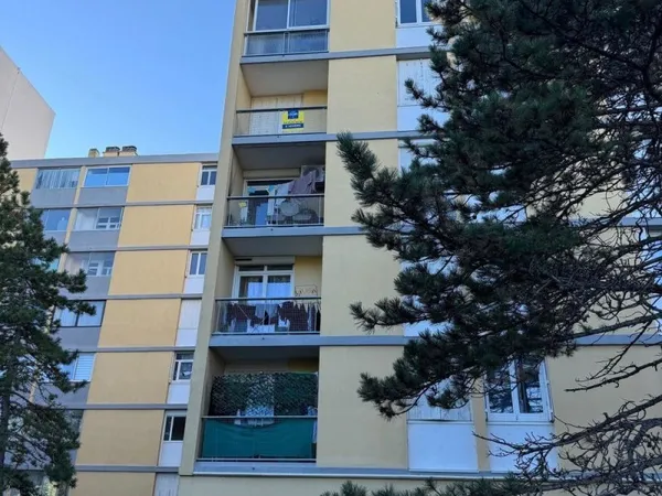 6€ étage avec ascenseur, Balcon, Cave, Potentiel