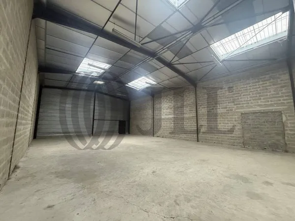 Local d'activité 389 m²