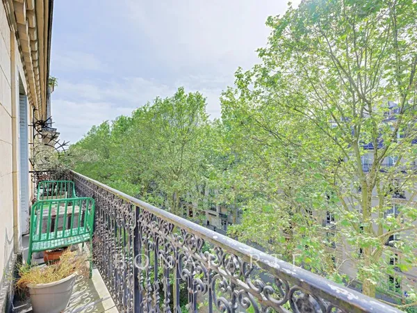 Paris 14e - Haussmannien, étage élevé avec ascenseur, balcon et vue dégagée