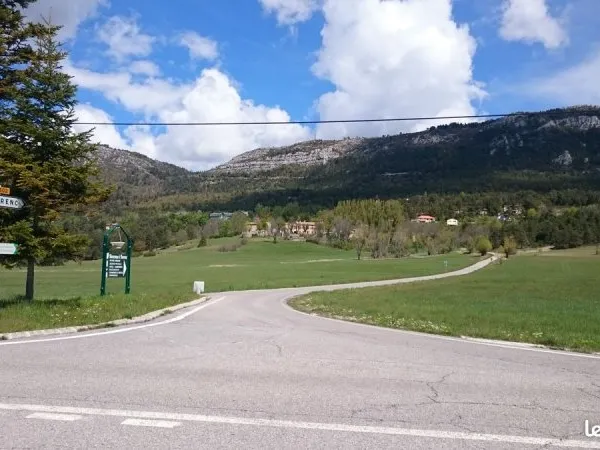 OPPORTUNITÉ À SAISIR SANS TARDER.....CAUSE SUCCESSION.....IDÉAL 2 FAMILLES.....TERRAIN 2535 m² (DIVI