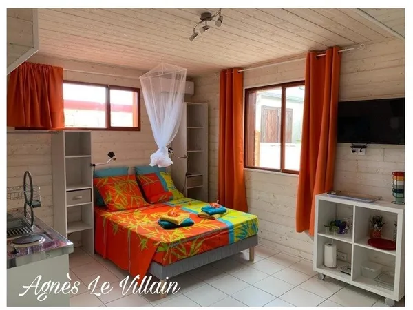Maison composée de 5 logements à 100 m de la plage