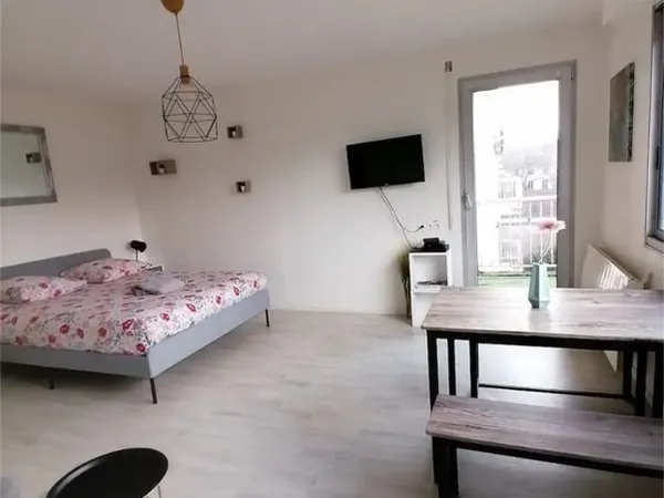 Appartement Meublé Élégant avec Balcon et Vue Jardin à Dijon