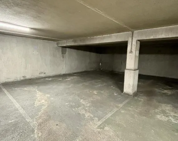 NANTES-Parking double place