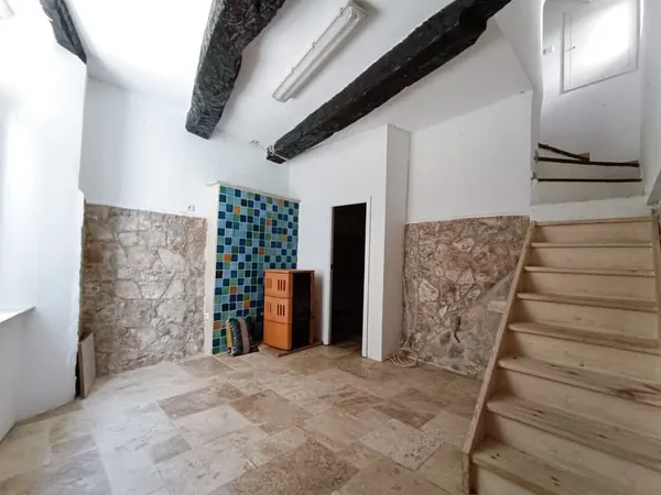 À Vendre : Charmante Maison de Village à Montmeyan, Proche d