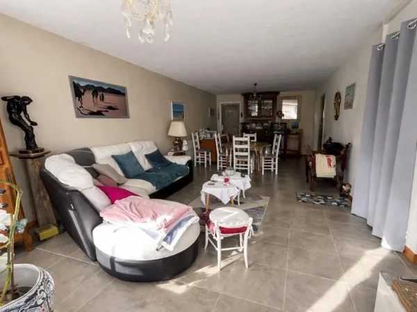 Appartement spacieux avec jardin et garage