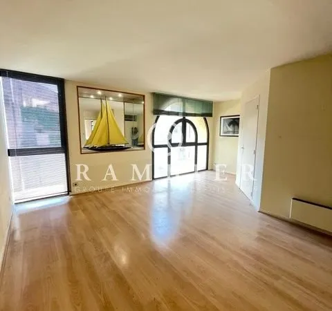 Local 107 m² Montpellier